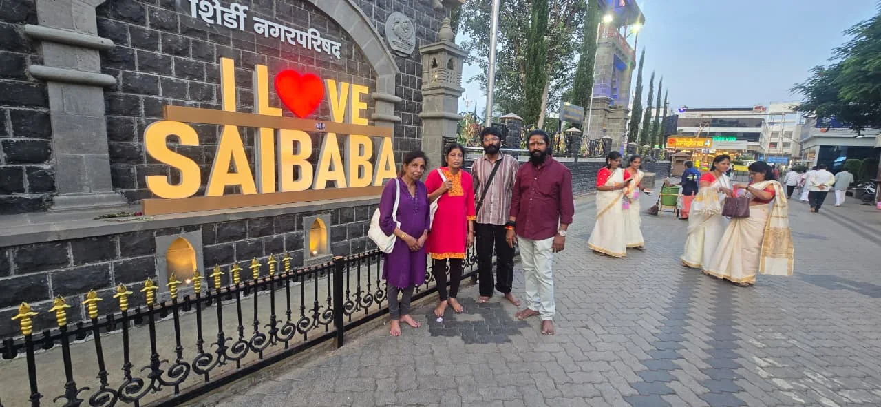 Travellers during a Jeeva Travels coordinated journey