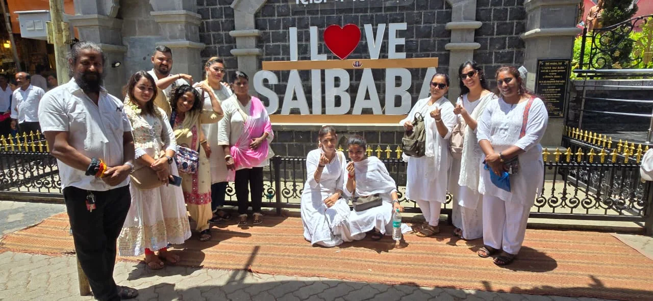 Travellers at Shirdi during a coordinated journey