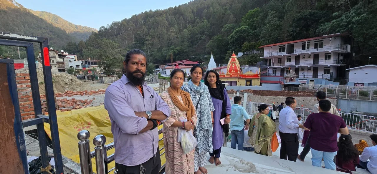 Guests during a scenic India pilgrimage trip