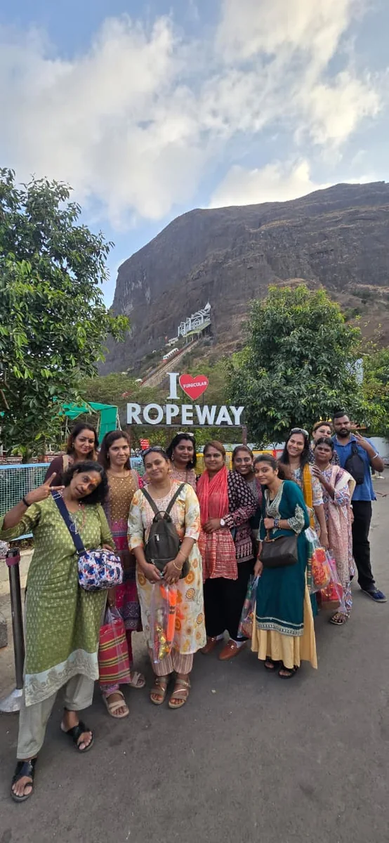 Guest group during Vani Saptashrungi travel